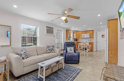 Naples Park House | 5 min to Bchs. Beach Pass Included! Avail Jan 2026 21 nt min.