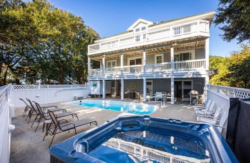 Corolla Light House | 5 Min to Beach Pool Hot Tub Resort Amenities