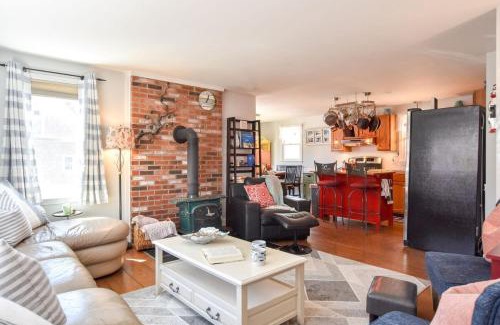 Wellfleet House | 5 Min to Beach Yard w Fire Pit