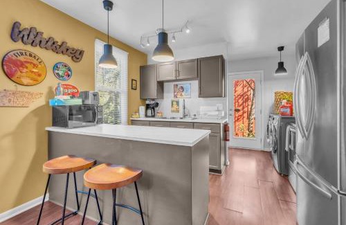 Shelby Hills Apartment | 5 min to DT-Multicade Arcade-Nature Trails-Scenic- !