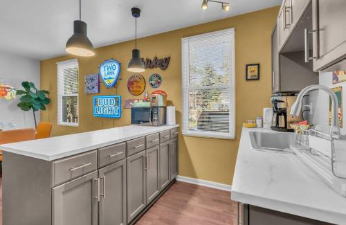 Shelby Hills Apartment | 5 min to DT-Multicade Arcade-Nature Trails-Scenic- !