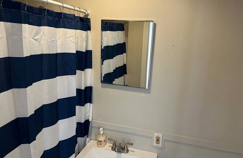 Beverly Apartment | 5 Min to Salem~Comfy King Beds