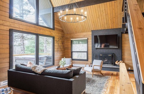 Windham Cabin | 5 Min to Skiing | Hot Tub | Fire Pit | Pool Table
