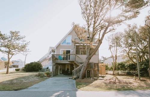 Nags Head House | 5 min Walk to Ocean, 1 Block to Dowdy Park AMAZING Location!