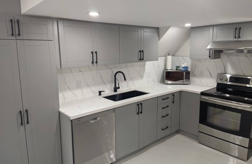 Oakville House | 5 min walk to Sheridan cozy basementnBrand new basementnSeparate entrance