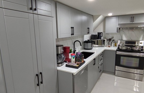 Oakville House | 5 min walk to Sheridan cozy basementnBrand new basementnSeparate entrance