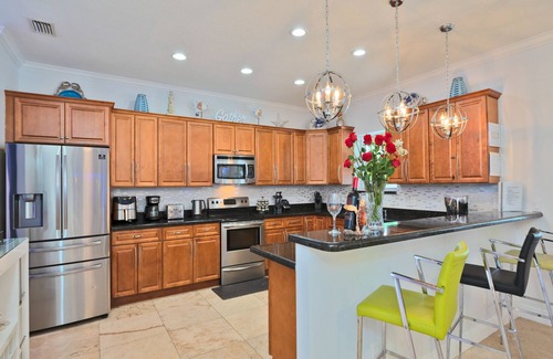 Boynton Beach House | 5 Mins to beach; 5BD, 4.5BA, Heated pool, Jacuzzi, Mini Golf, Tiki Huts.