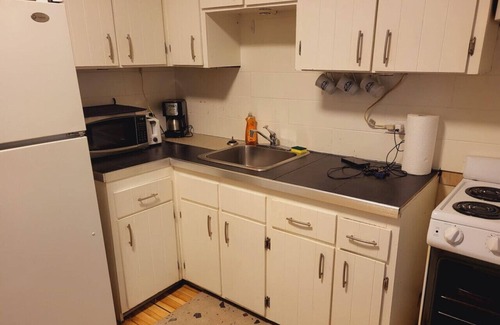 Saint-Jean-Baptiste Apartment | 5 Mins to Old Quebec: A/C+ Wi-Fi + Pet-Friendly