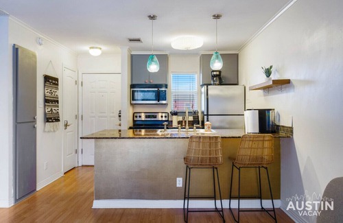 Zilker Apartment | 5 Mins to Zilker Park Chic Apt Pool and Pet Friendly