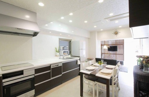 Hiroshima City Centre Apartment | 5 mins walk to the PeacePark & 2BR 10 ppl # 101