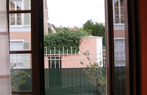 Fontainebleau Apartment | 5 Minute Walk To INSEAD - Fontainebleau Studio To Rent For A Single Student
