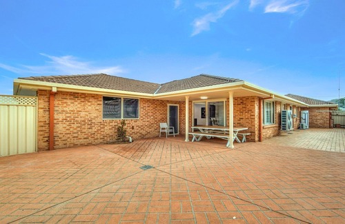 Umina Beach House | 5 minute walk to Umina Beachfront - Great family friendly home
