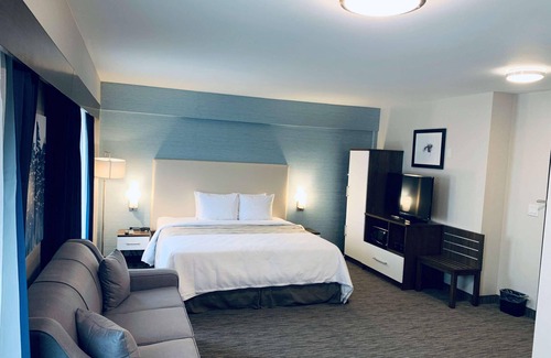 Northeast Mississauga Hotel | 5 minutes away from Pearson airport