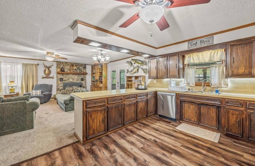 Smithville House | 5 minutes from Center Hill Lake! Fire-pit, Level Parking, 4 Bedrooms!
