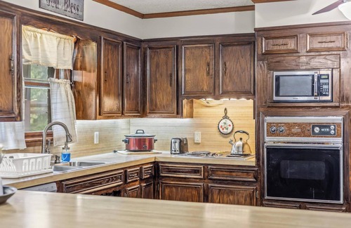 Smithville House | 5 minutes from Center Hill Lake! Fire-pit, Level Parking, 4 Bedrooms!