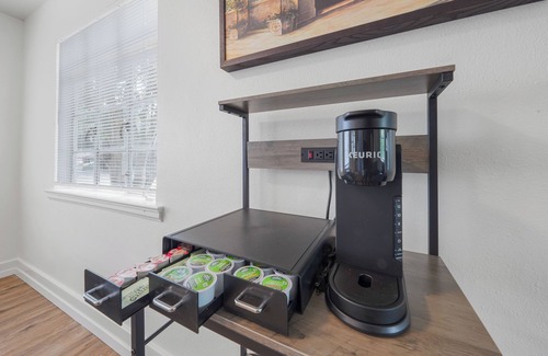 Highlands - Perkins Apartment | 5 Minutes from Tiger Stadium/King Bed