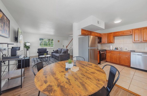 Highlands - Perkins Apartment | 5 Minutes from Tiger Stadium/King Bed