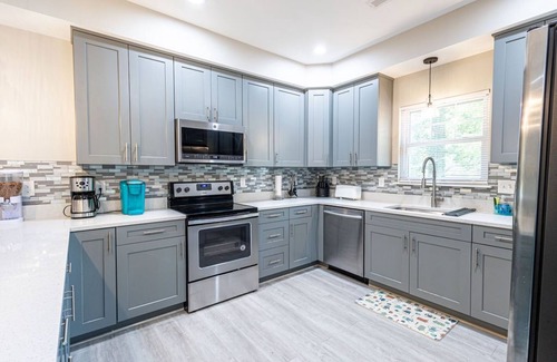 Newport News House | 5 Minutes to Boo Williams Sportsplex! Family fun Grotto waterfall Bethel Oasis