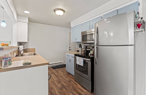 Cheney House | 5 minutes to EWU! Large home backing to scenic wheat fields!