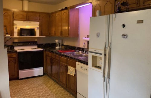 Wichita Falls Apartment | 5 minutes to MSU/SAFB/MPEC 102-A 2 Bedroom 1 Bath BED&Breakfast. Sleeps 3.