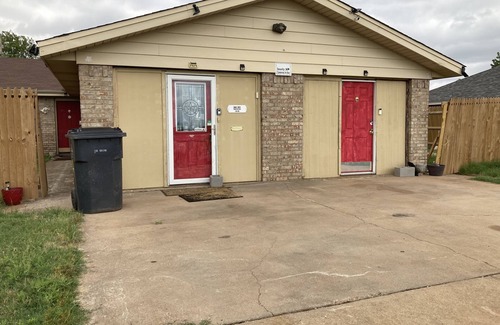 Wichita Falls Apartment | 5 minutes to MSU/SAFB/MPEC 102-A 2 Bedroom 1 Bath BED&Breakfast. Sleeps 3.