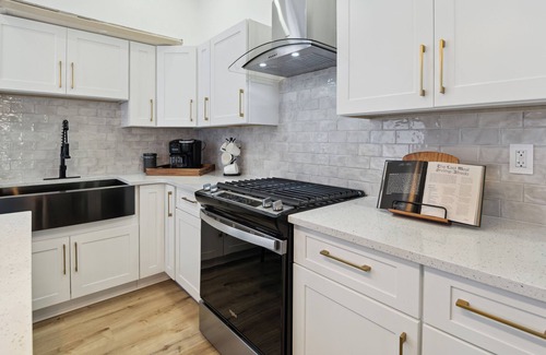 East Allegheny House | 5 minutes to Stadium/Casino/PNC. Spacious house with WiFi, Game/Movie Rooms