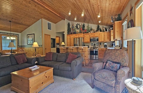Deer Park House | 5 Modoc-Sunriver, Oregon: Hot Tub, BBQ, WiFi, SHARC Aquatics, Tubing Hill, Mt. Bachelor, Golf, Deschutes River, Tennis, Bike Paths