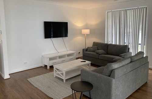 North Arm Cove House | 5 night min. stay - ideal for Executives, Project Leaders, Superintendents, FIFO