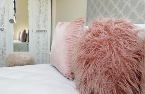 Quigney Beach House | 5 on Jameson Guesthouse