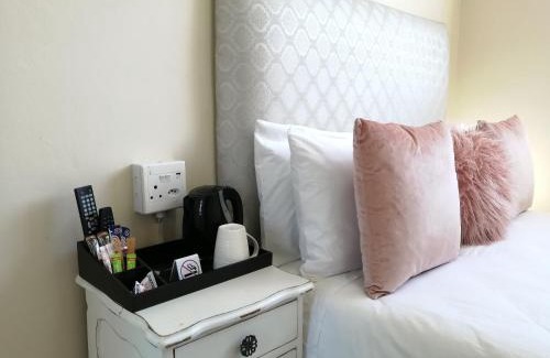 Quigney Beach House | 5 on Jameson Guesthouse