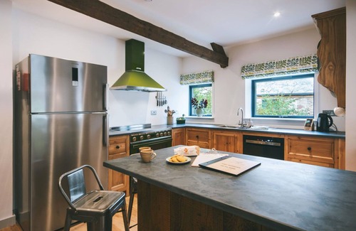 North Buckland Cottage | 5* Organic Farmstay. Guided nature walks. Close to award winning beaches.