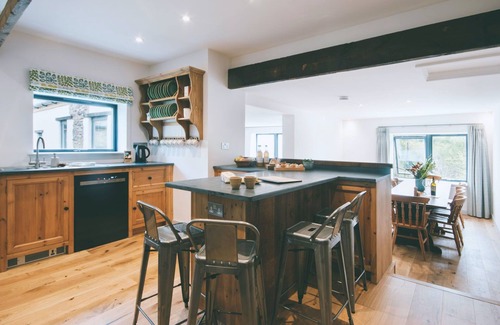 North Buckland Cottage | 5* Organic Farmstay. Guided nature walks. Close to award winning beaches.