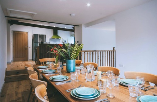North Buckland Cottage | 5* Organic Farmstay. Guided nature walks. Close to award winning beaches.