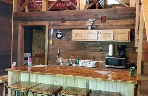Saint Helens Cabin | #5, Peaceful, low/no tech, river side cabin with AC/heat in Beattyville, Ky.