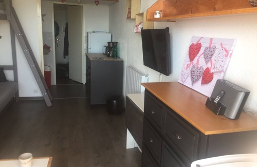 Le Corbier Apartment | 5-person studio with balcony, breathtaking view of the valley, at the foot of the slopes.