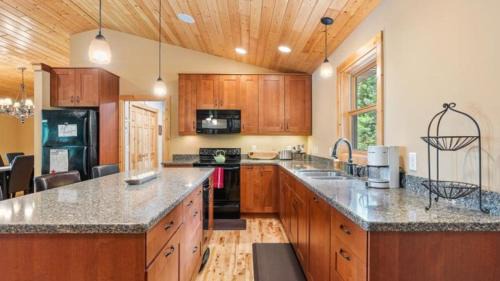 Breezy Point House | 5 Pines on Ossie by Woods to Water