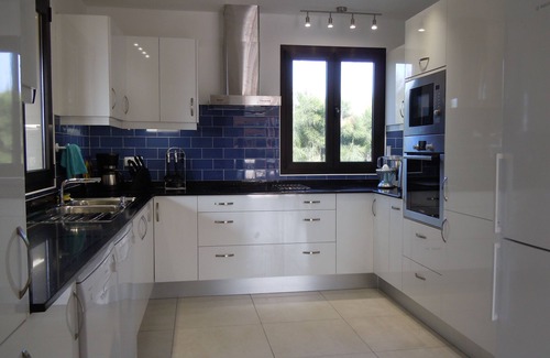 Lajares Villa | 5* spacious and secluded villa. Hot tub & heated pool. 10 mins walk to Lajares.