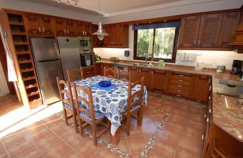 Lajares Villa | 5* spacious luxury Villa 3 bed 2 bathrooms, indoor heated pool and hot tub.