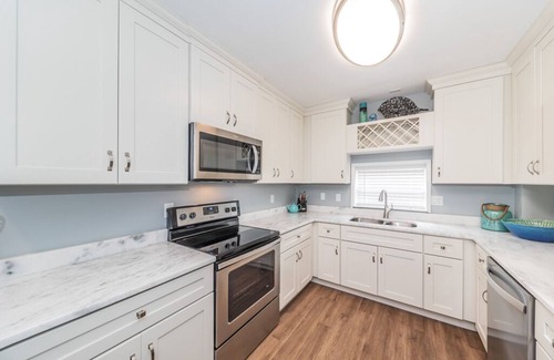Downtown Dunedin Condo | 5 star condo ON MAIN STREET!