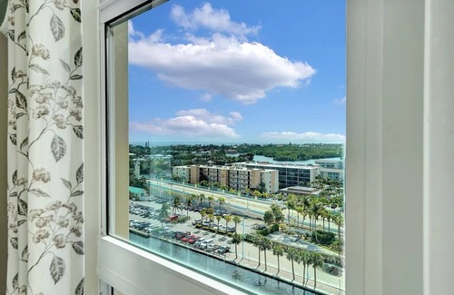 Boynton Beach Condo | 5-star luxury 2bd/2bth 11th floor condo steps from intracoastal