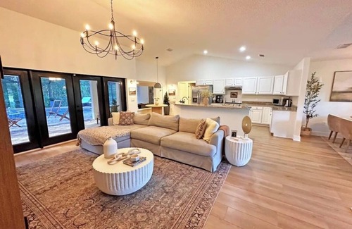 Mount Plymouth House | 5 Star Luxury LARGE Cozy Country Home With Beautiful Pool & Patio! New Listing!