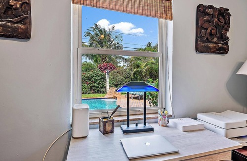 Southside House | 5 Star Luxury Private Pool Home min to Beaches & attractions Waterfront COM
