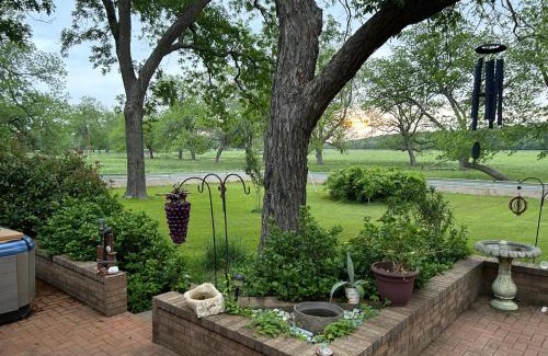 Hamilton Apartment | 5 Star ranch retreat