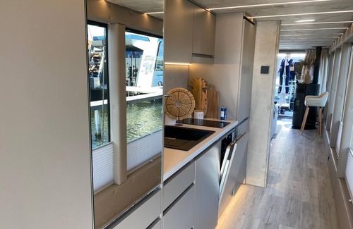 Muritz Boat Rental | 5-star vacation apartment + view of the lake | Lake Suite