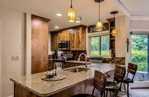 Peak 9 Condo | 5 STAR XMAS DECOR 11/1 SKI In/Out Peak 9 Village @ Breck Pool, hot tubs +