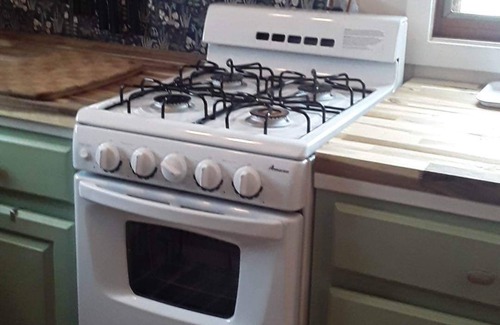 Markesan Cottage | 5 Stars! Low rates for 2025 Winter Fun!