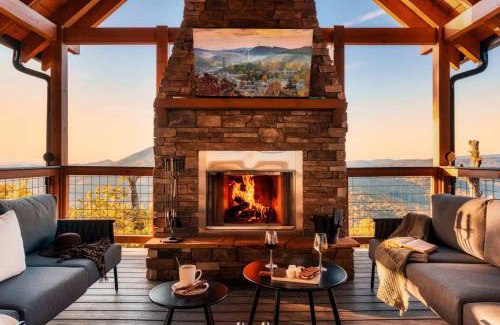 Gatlinburg - Pigeon Forge Ski Chalet | 5 Suites - 180 View - Pool-Spa-Theater - Fireplace