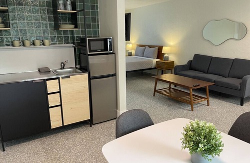 Bay Esplanade Apartment | 5 · Surf n Sand Studio Apartment by the Water 5