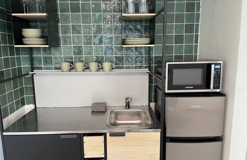 Bay Esplanade Apartment | 5 · Surf n Sand Studio Apartment by the Water 5