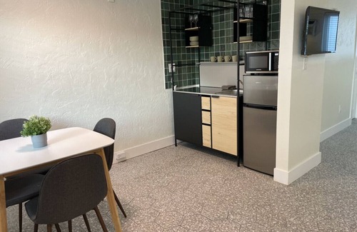 Bay Esplanade Apartment | 5 · Surf n Sand Studio Apartment by the Water 5